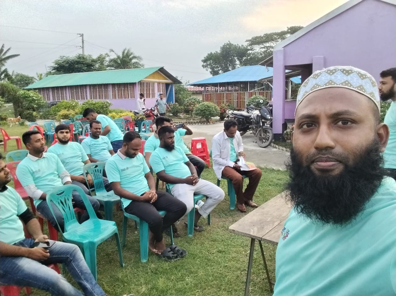 স্বেচ্ছাসেবী দলের সেলফি